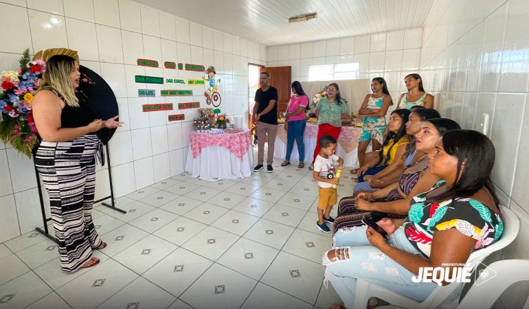 Prefeitura de Jequié promove encerramento do curso gratuito de flores ornamentais ofertado às mulheres atendidas pelo CRAS do Jequiezinho